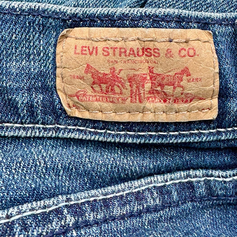 Vintage Levi’s 524 Too Superlow Button Flap Back Pockets w/ Button Closure Jeans - Picture 4 of 16